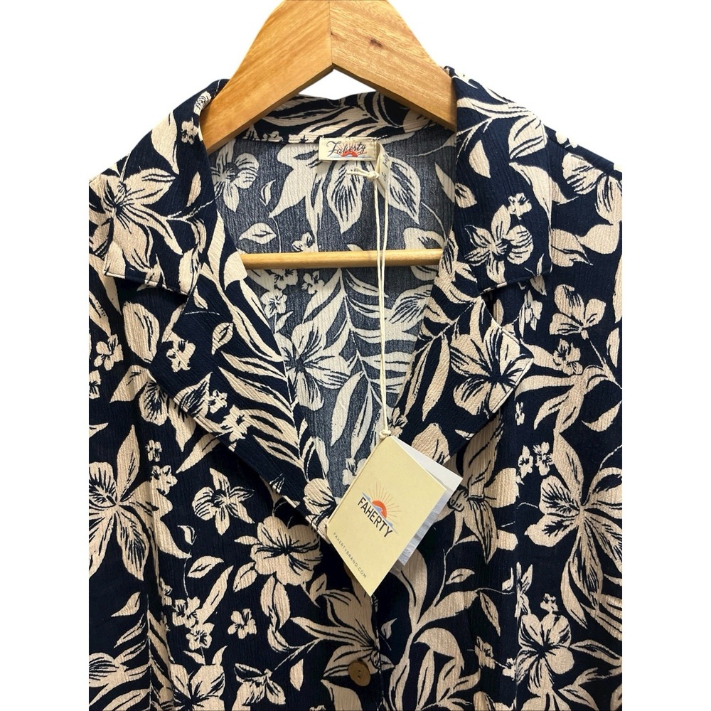 NWT FAHERTY Sz S Womens Camp Shirt Cabana Navy Canopy Floral Hawaiian Resort New - Picture 7 of 9